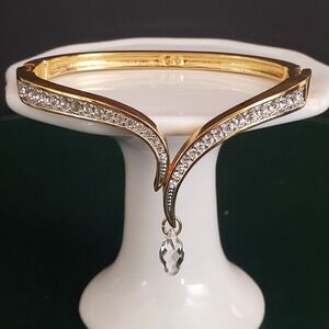 VTG SWAROVSKI Signed Gold-tone Hinged V Bangle With Teardrop Crystal Charm READ